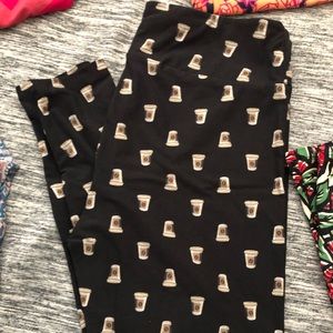 Tall and curvy coffee cup leggings